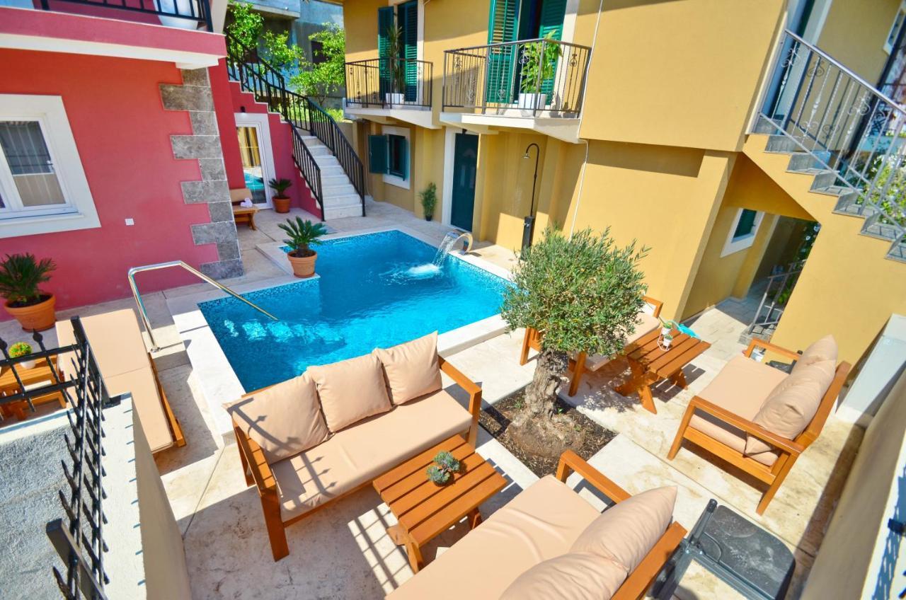 Apartments Lux S Tivat Exterior photo