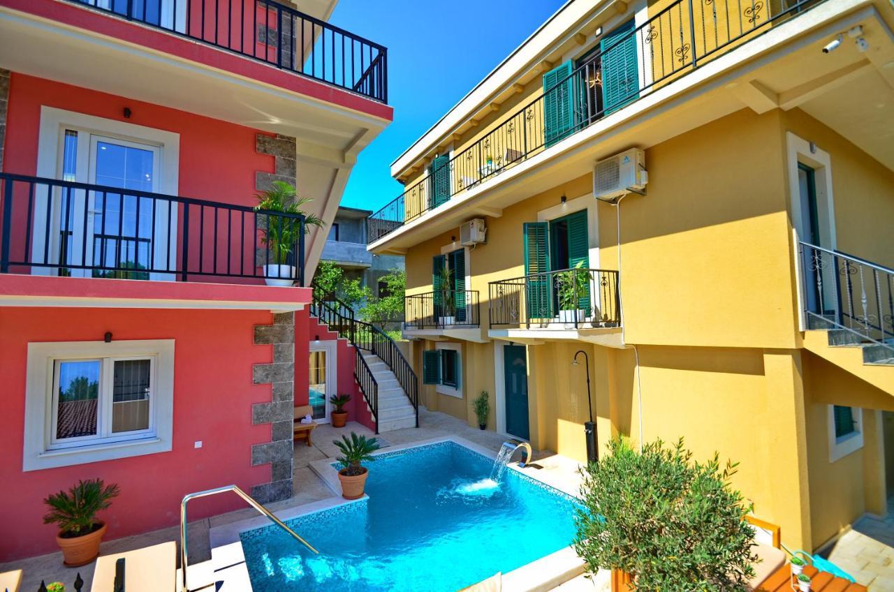 Apartments Lux S Tivat Exterior photo