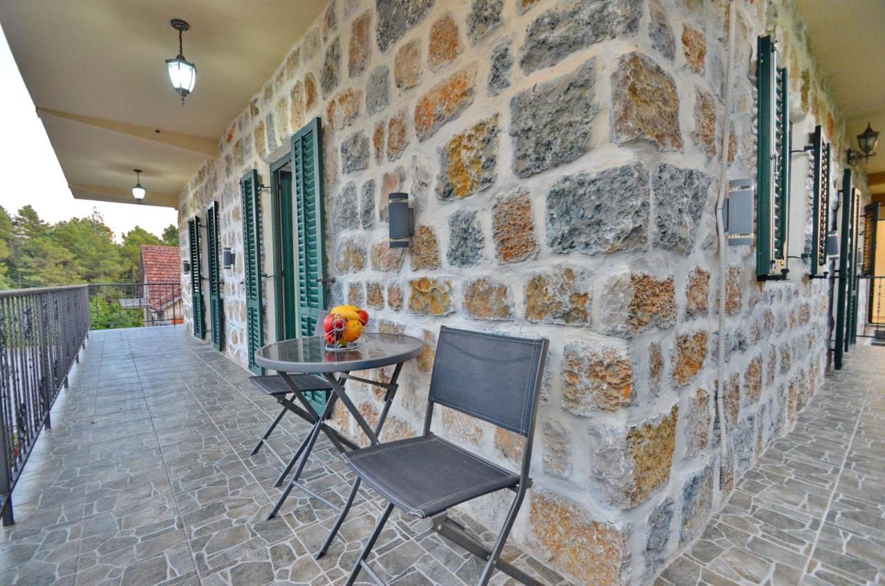 Apartments Lux S Tivat Exterior photo