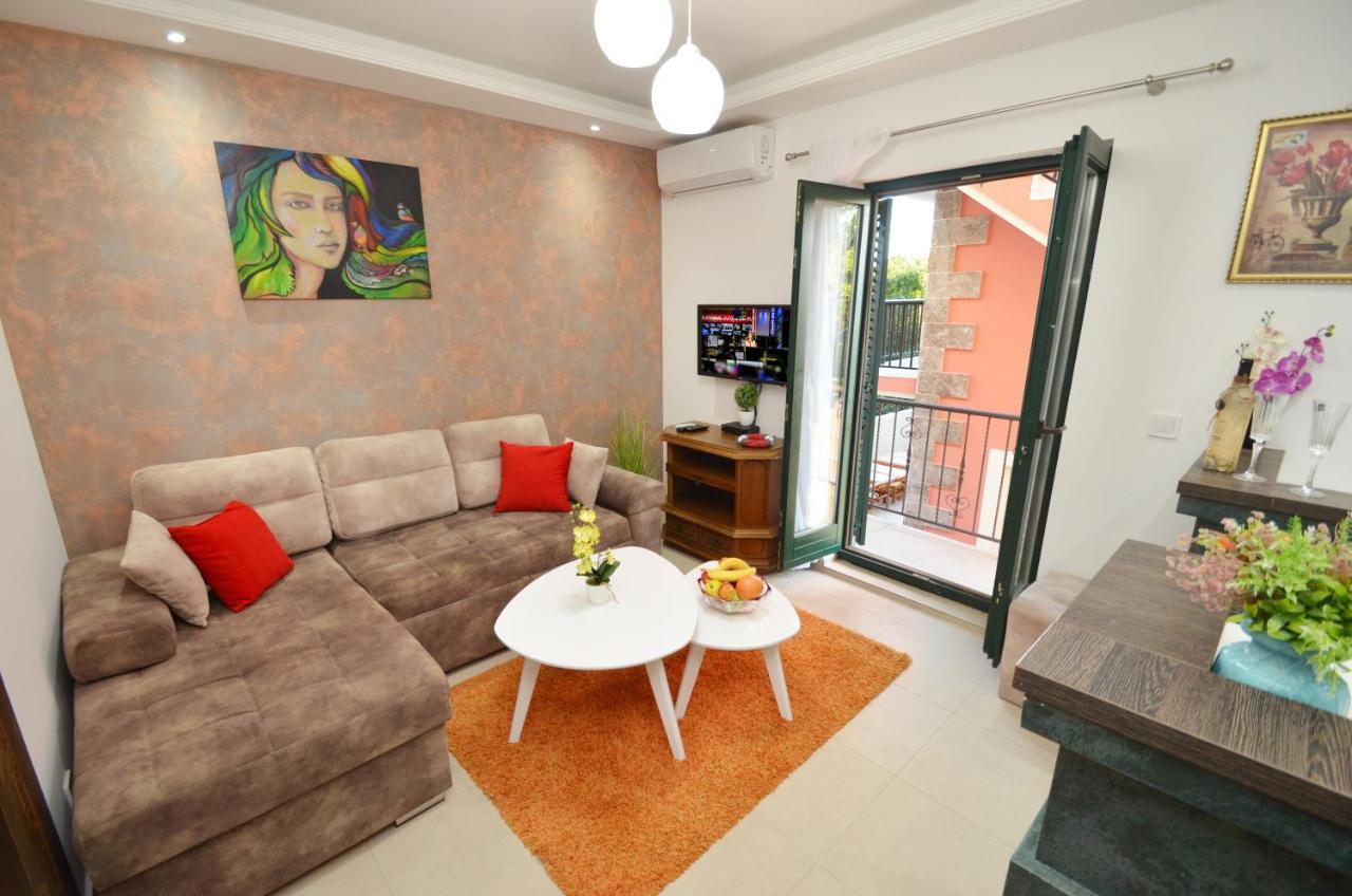 Apartments Lux S Tivat Exterior photo