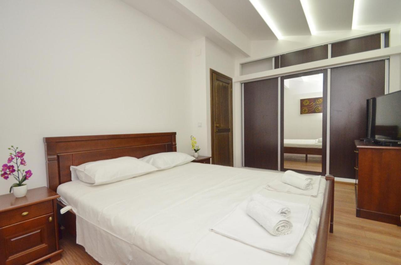 Apartments Lux S Tivat Exterior photo