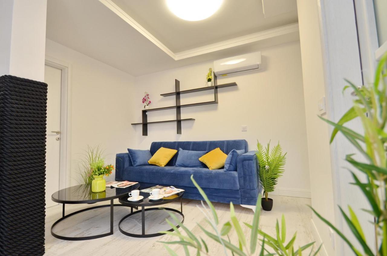 Apartments Lux S Tivat Exterior photo