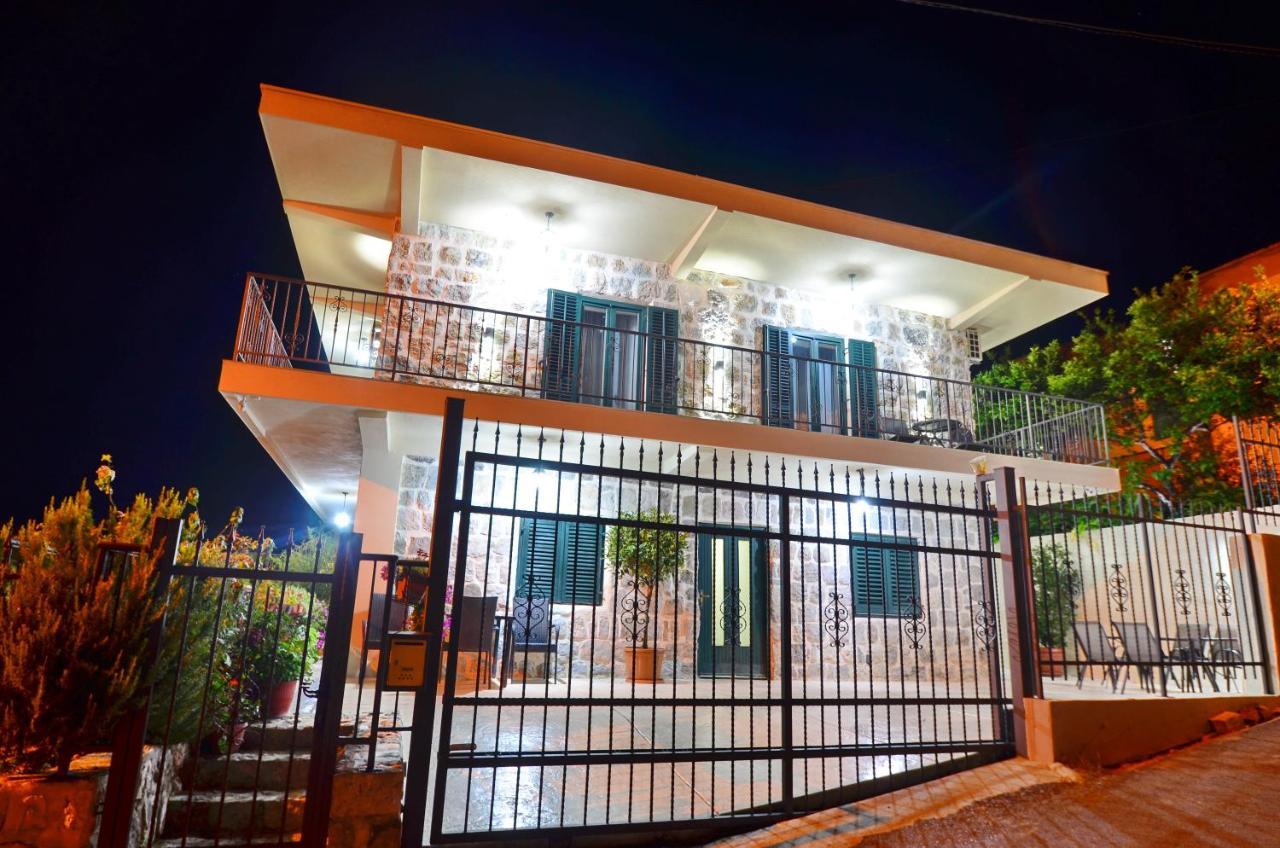 Apartments Lux S Tivat Exterior photo